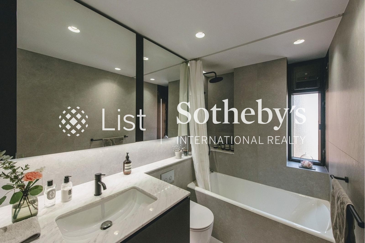 Wylie Court 衛理苑 | Master Bathroom