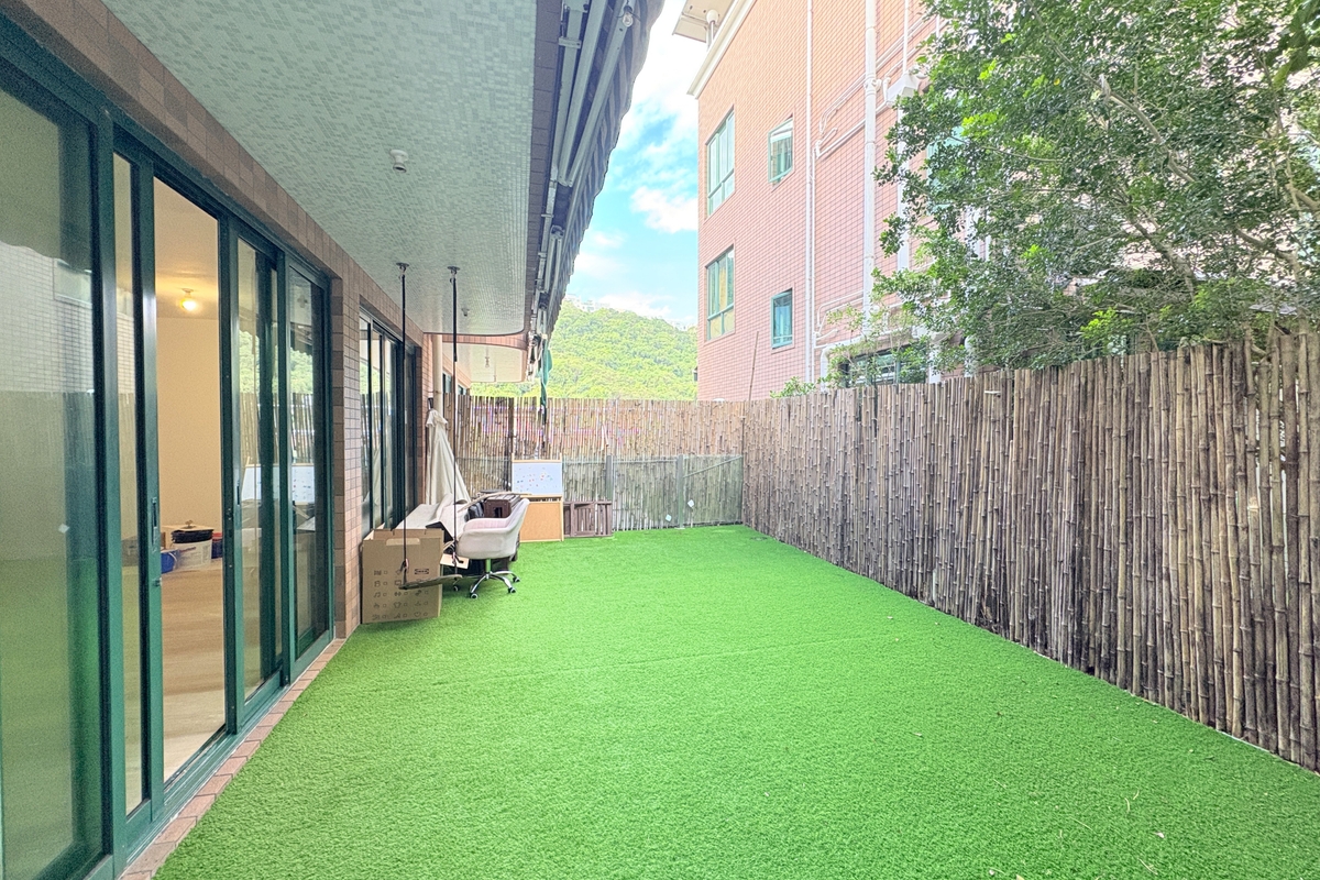 Sheung Sze Wan 相思湾 | Private Garden off Living and Dining Room