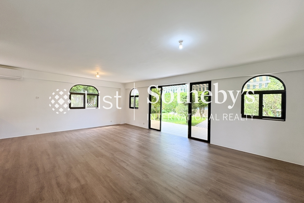 Sheung Sze Wan 相思灣 | Living and Dining Room