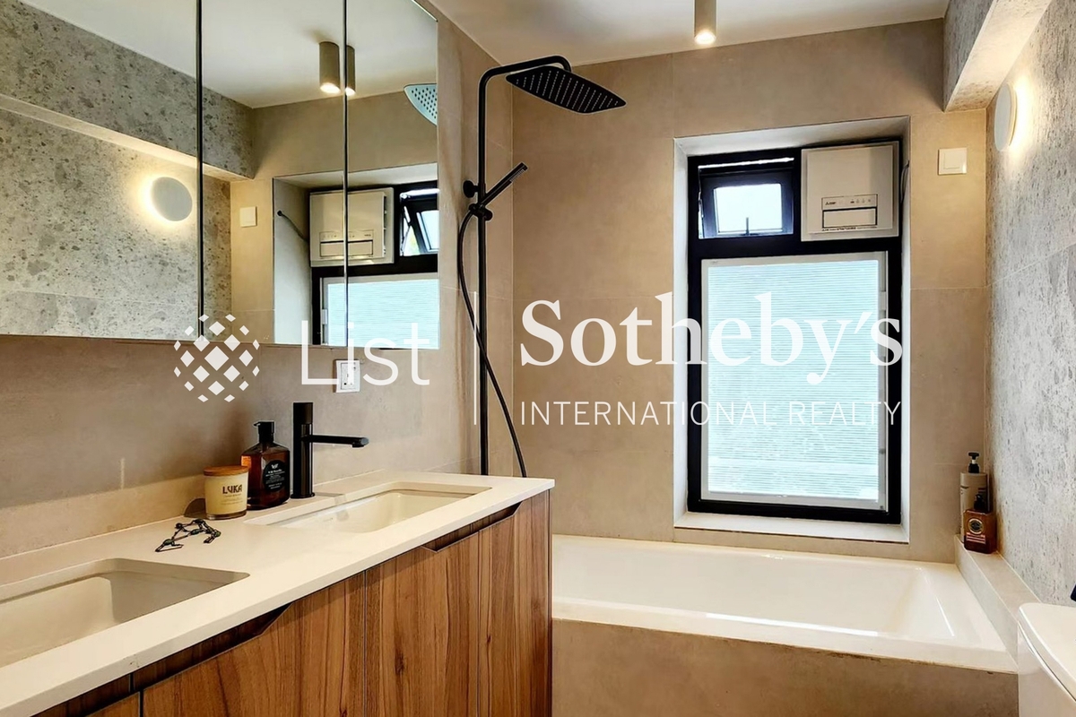 Nga Kau Wan 牙較灣 | Guest Bathroom