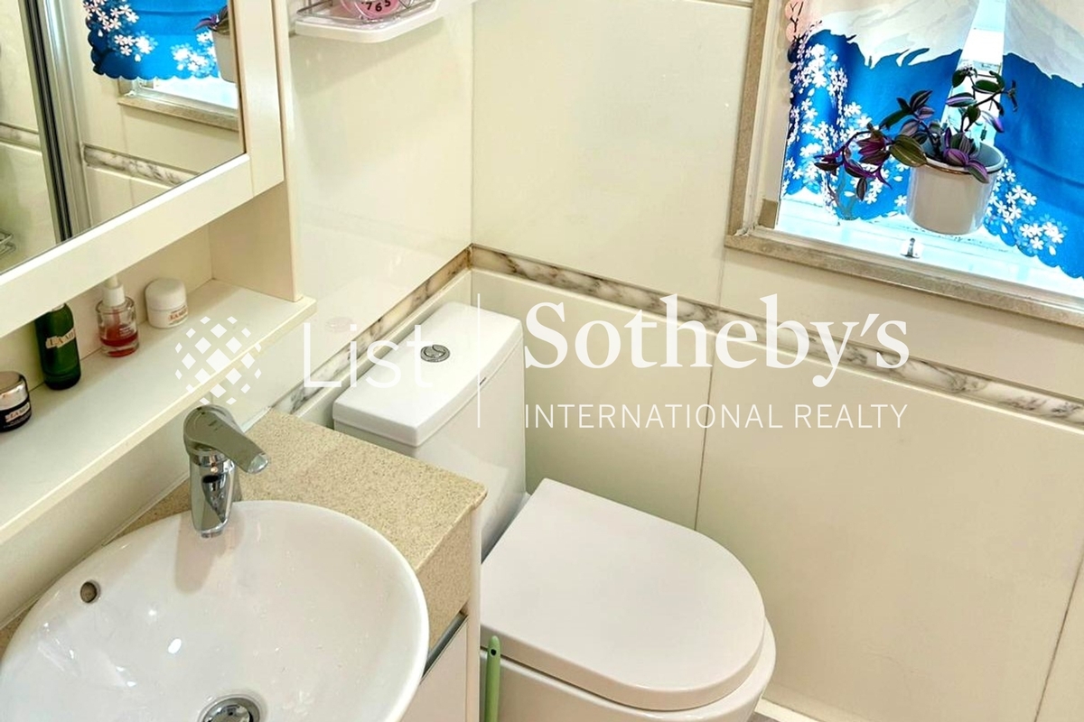 Ho Chung New Village 蠔涌新村 | Guest Bathroom