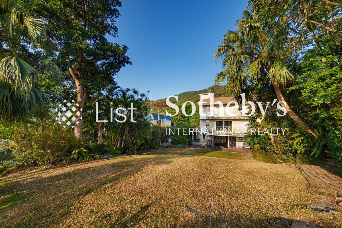 Tso Wo Hang 早禾坑 | Private Garden off Living and Dining Room