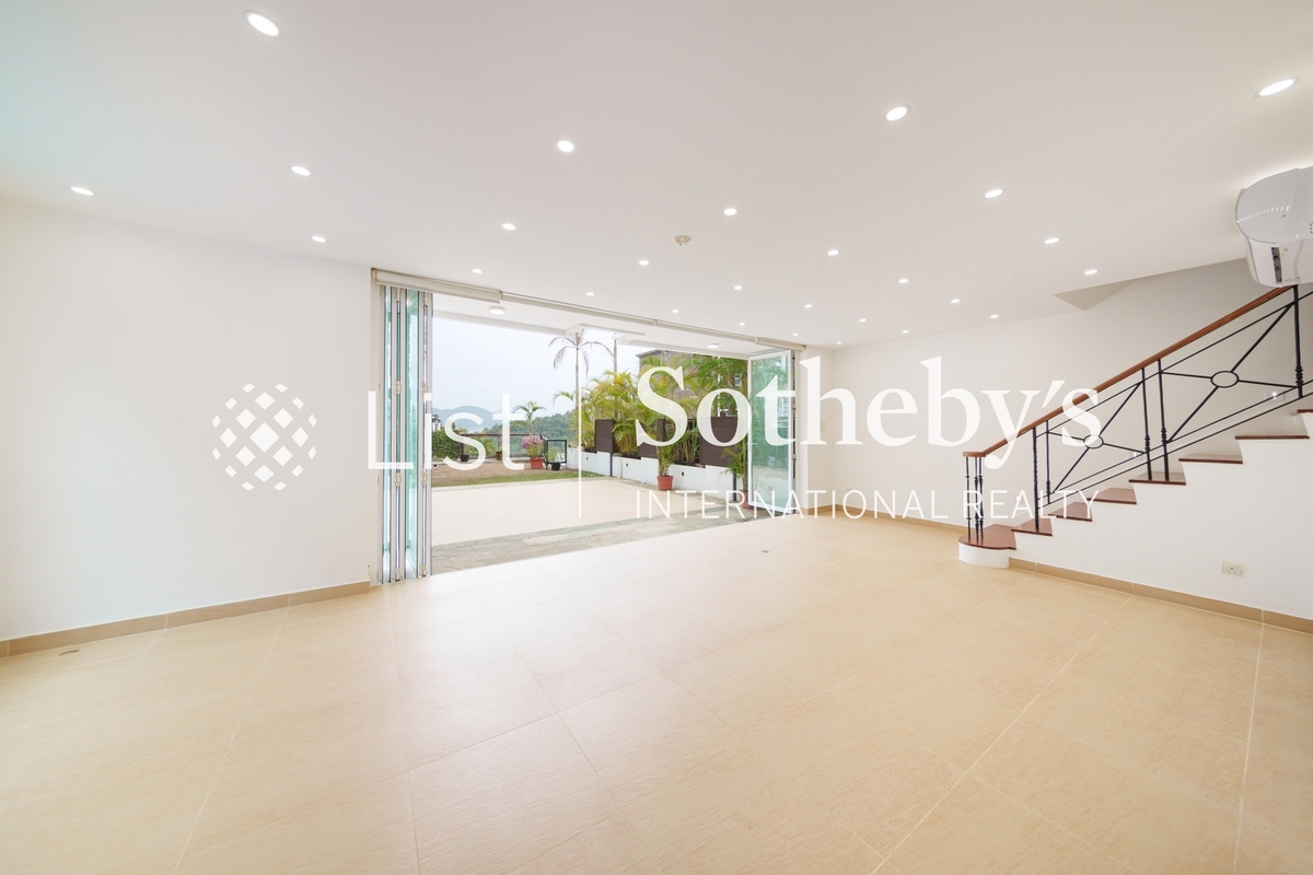 Tai Hang Hau Detached House 大坑口独立屋 | Living and Dining Room