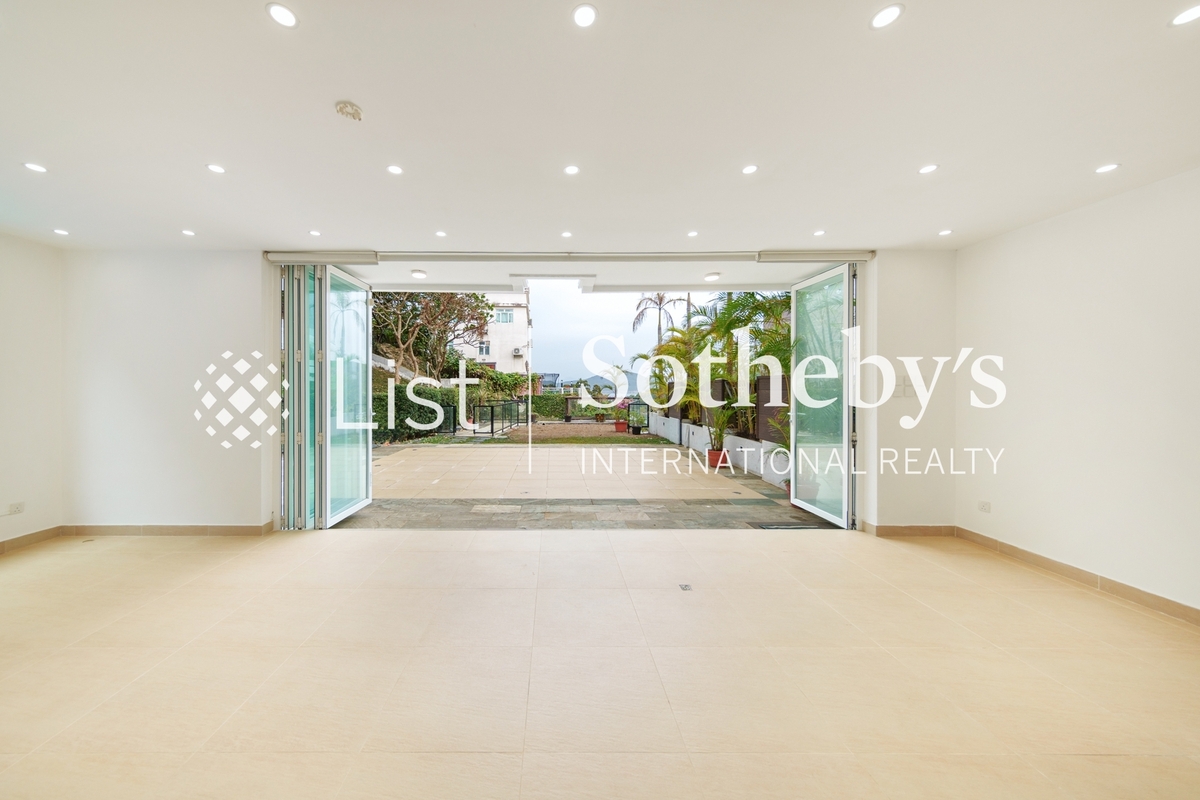 Tai Hang Hau Detached House 大坑口独立屋 | Living and Dining Room