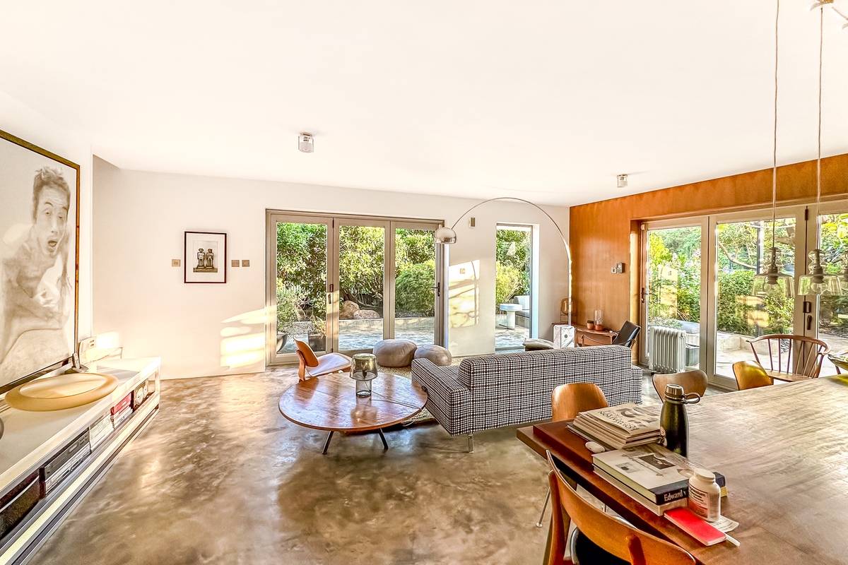 Ha Che 下輋 | Living and Dining Room