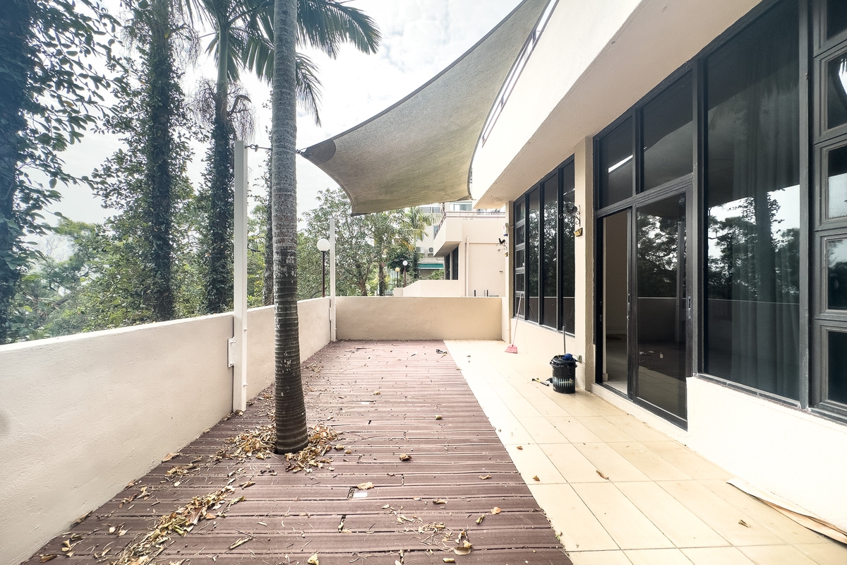 Amari Garden Amari Garden | Private Terrace off Living Room