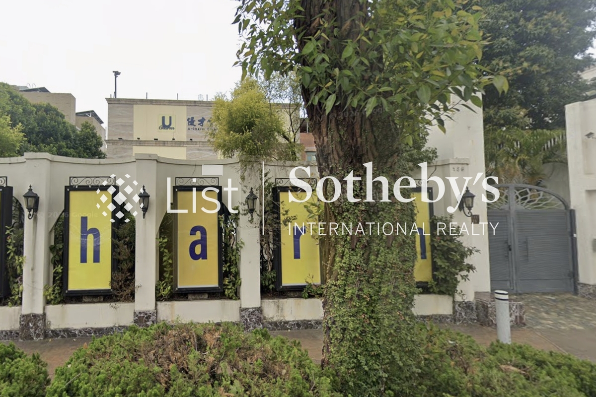 Waterloo Road 窩打老道 | House Exterior