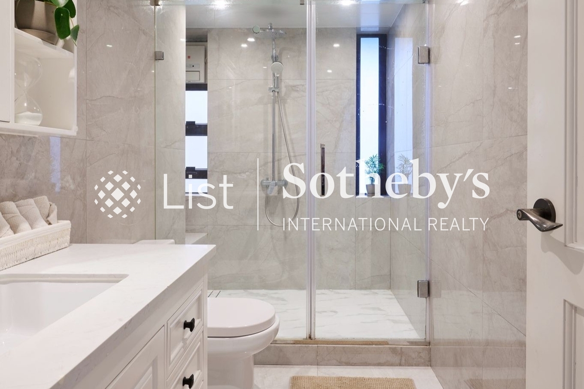 Mount Trio Court 鼎峰大廈 | Master Bathroom