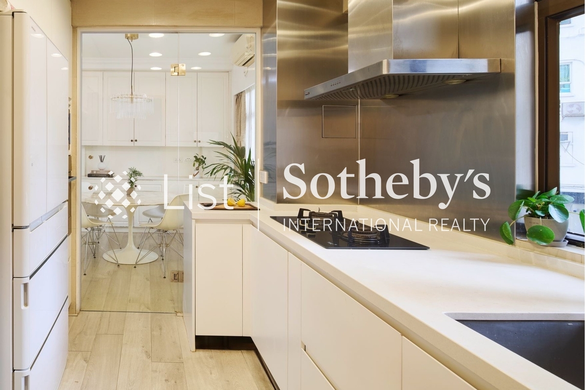 Mount Trio Court 鼎峰大廈 | Kitchen