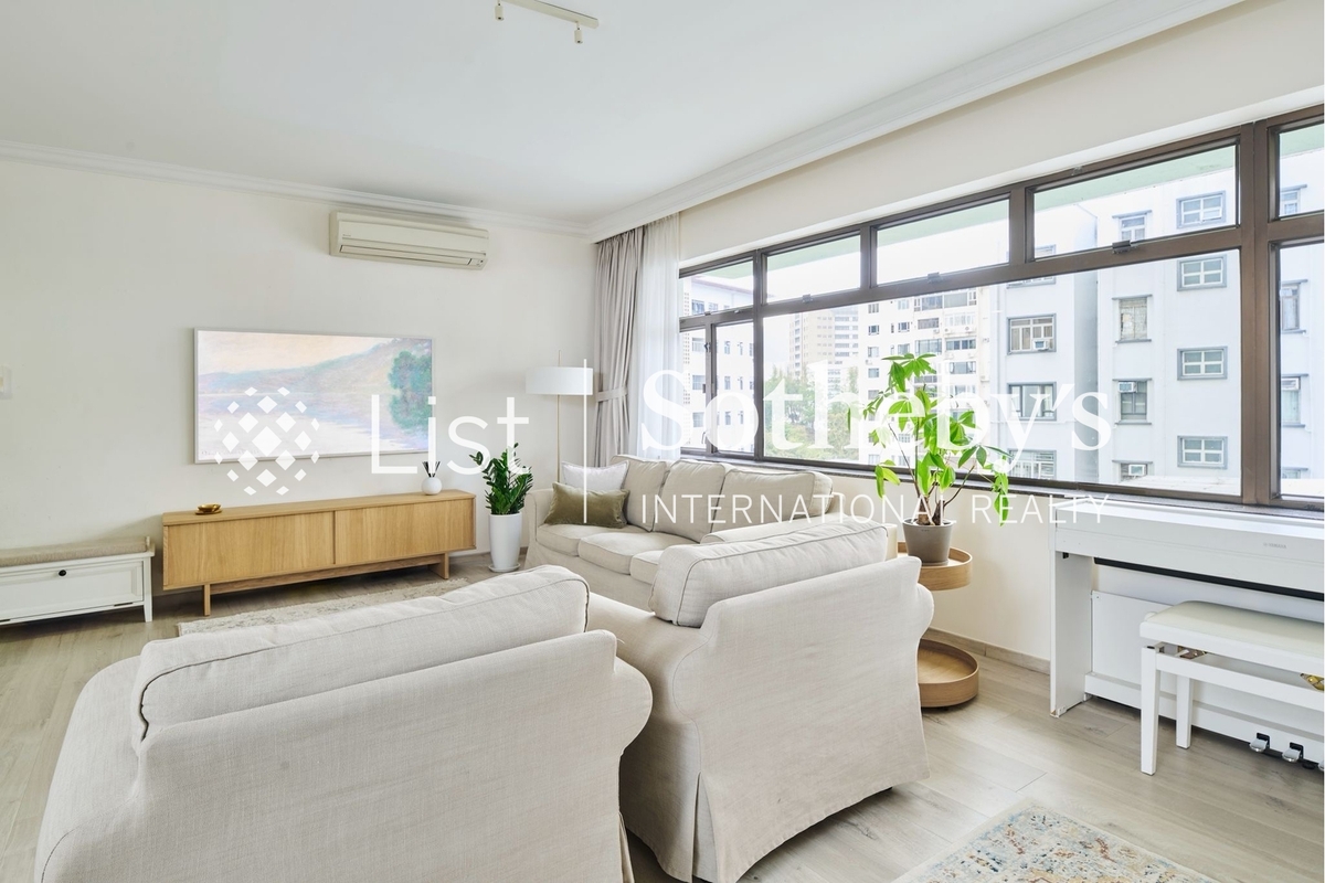 Mount Trio Court 鼎峰大廈 | Living Room