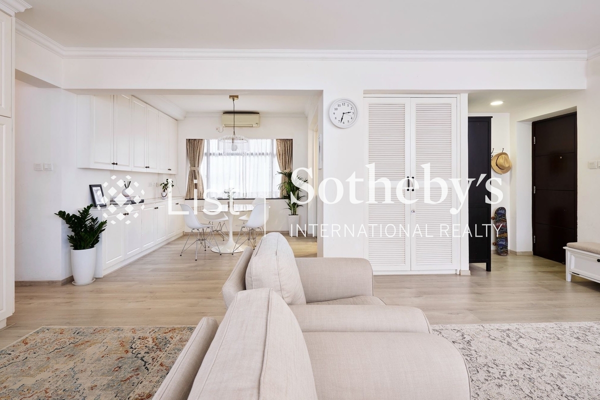 Mount Trio Court 鼎峰大廈 | Living and Dining Room
