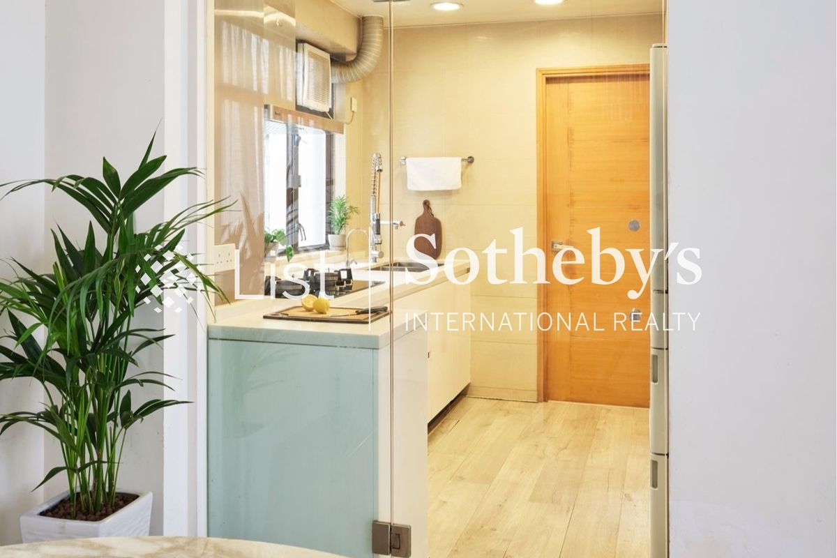 Mount Trio Court 鼎峰大廈 | Kitchen