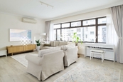 Mount Trio Court 鼎峰大廈 | Living Room