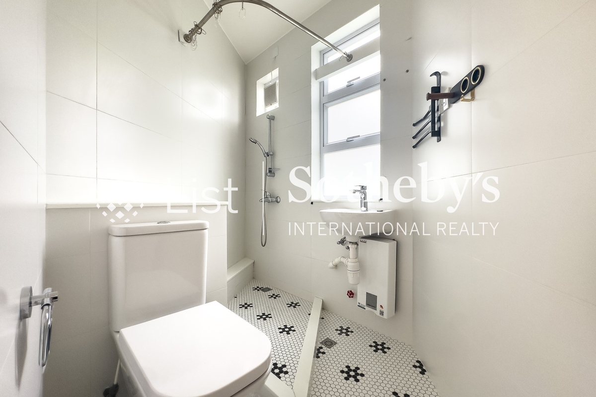 Luk Tei Tong 鹿地塘 | Second Bathroom