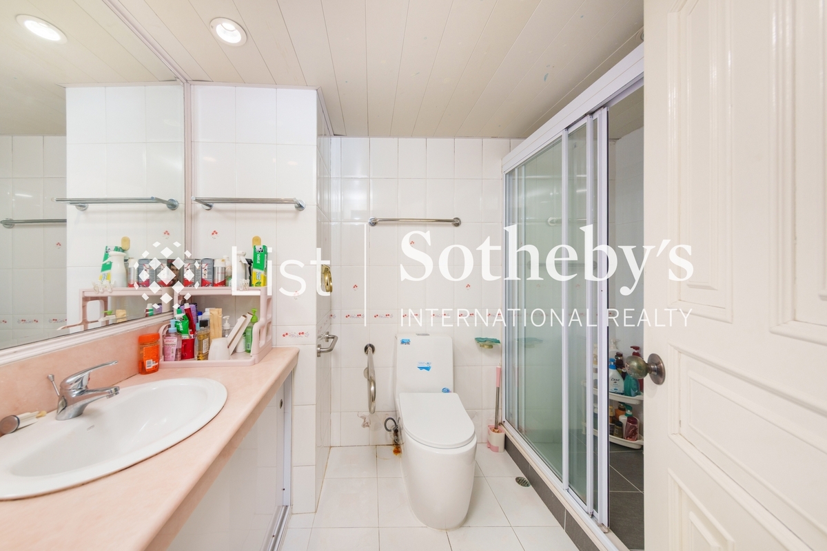 Marina Cove 匡湖居 | Master Bathroom