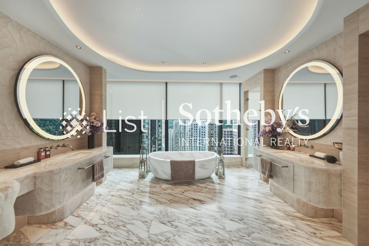 The Legacy 天御 | Master Bathroom