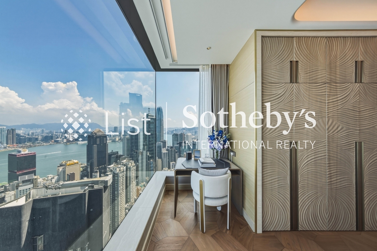 The Legacy 天御 | Dressing Area in Master Bedroom 