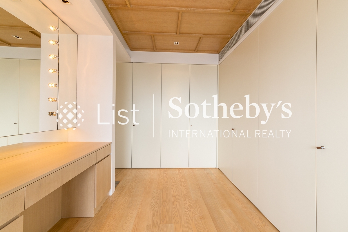 Estoril Court 愛都大廈 | Walk-in Closet in Master Bedroom 