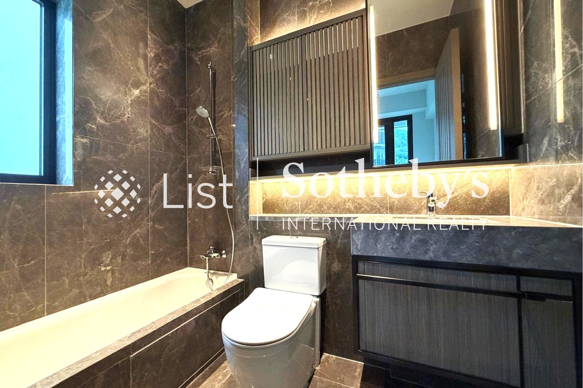 The Hilltop 寓成峰 | Guest Bathroom