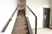 The Hilltop 寓成峰 | Internal Staircase