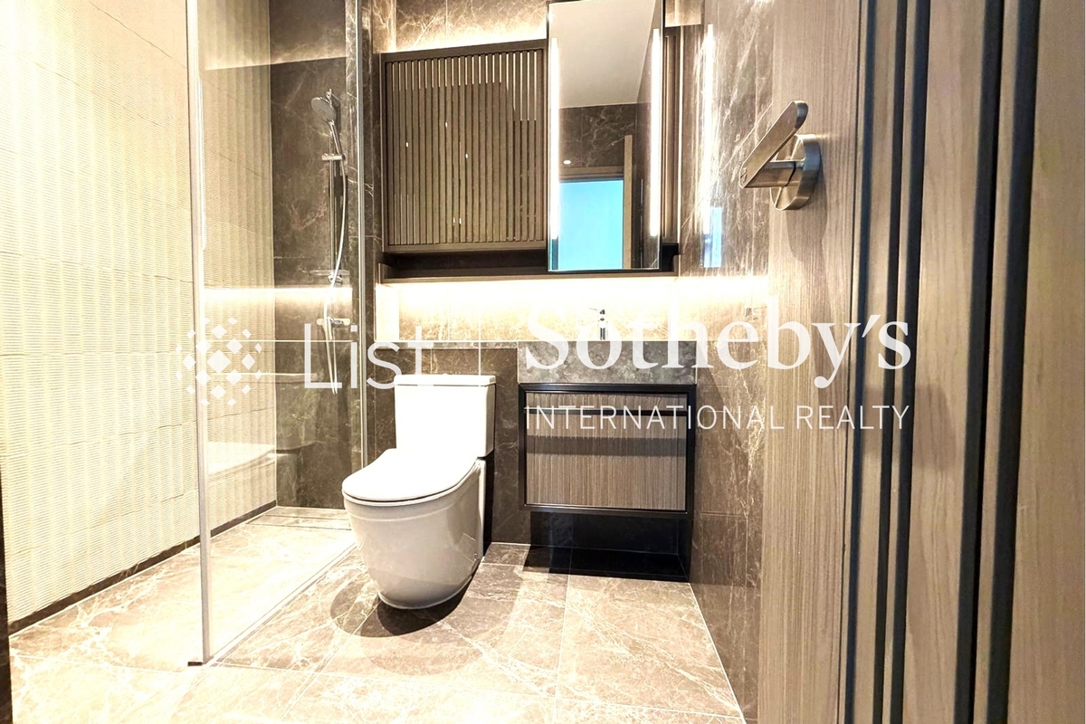 The Hilltop 寓成峰 | Master Bathroom