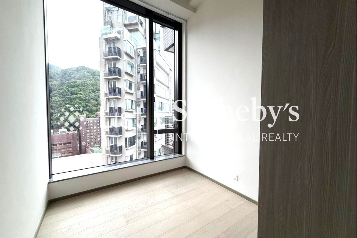 The Hilltop 寓成峰 | Second Bedroom