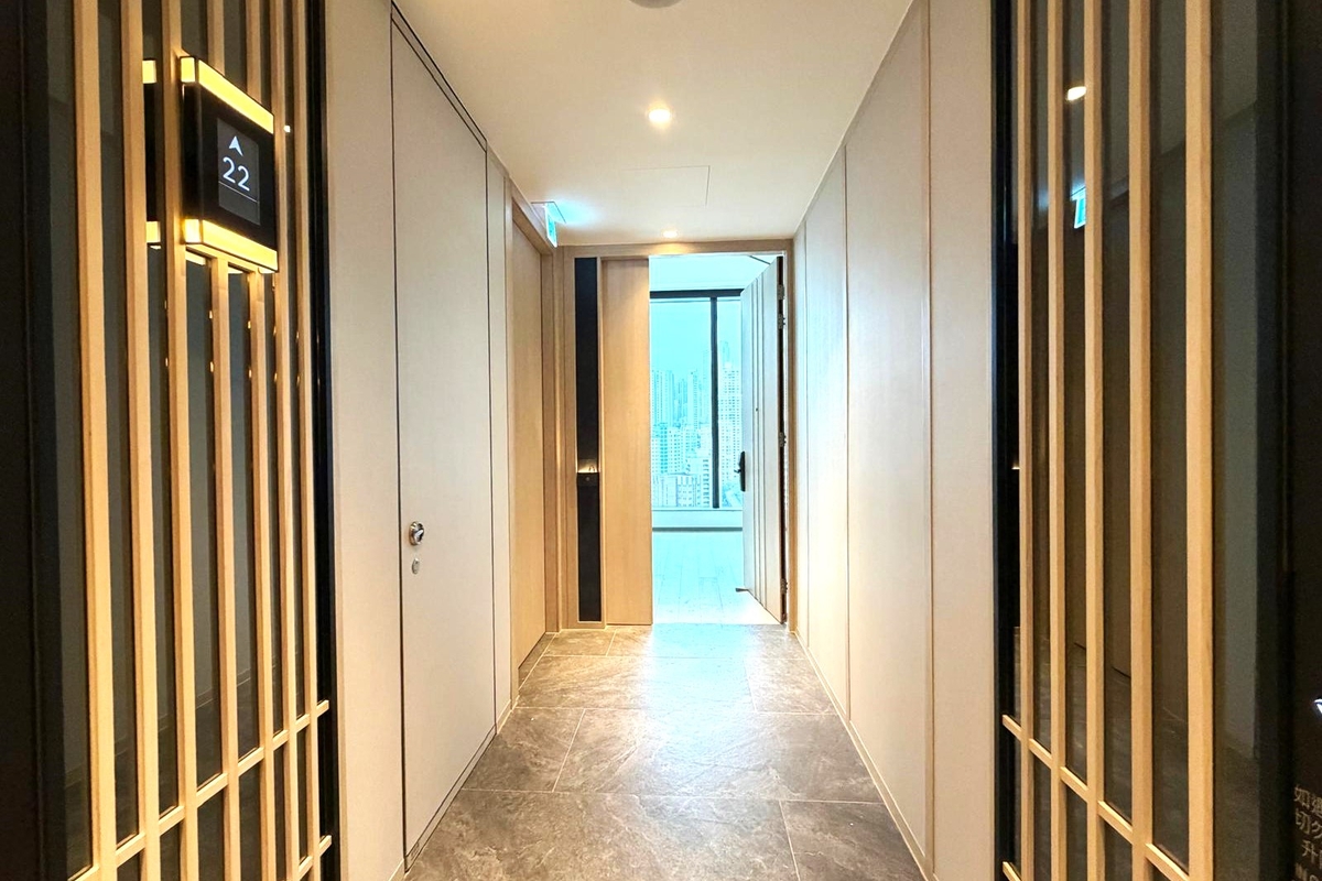 The Hilltop 寓成峰 | Lift Lobby