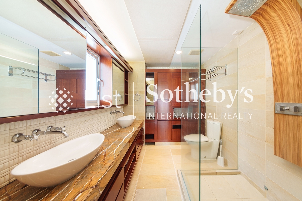 Marina Cove 匡湖居 | Master Bathroom