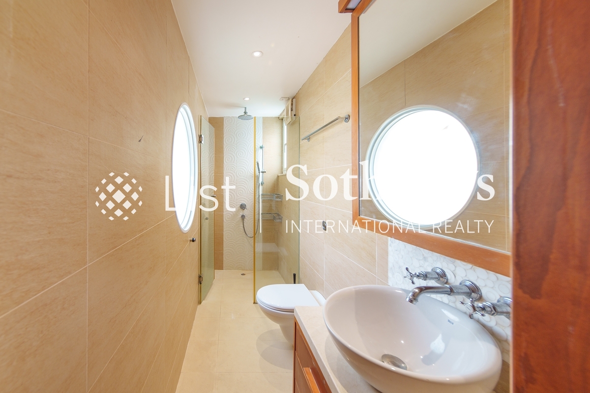 Marina Cove 匡湖居 | Shared Bathroom