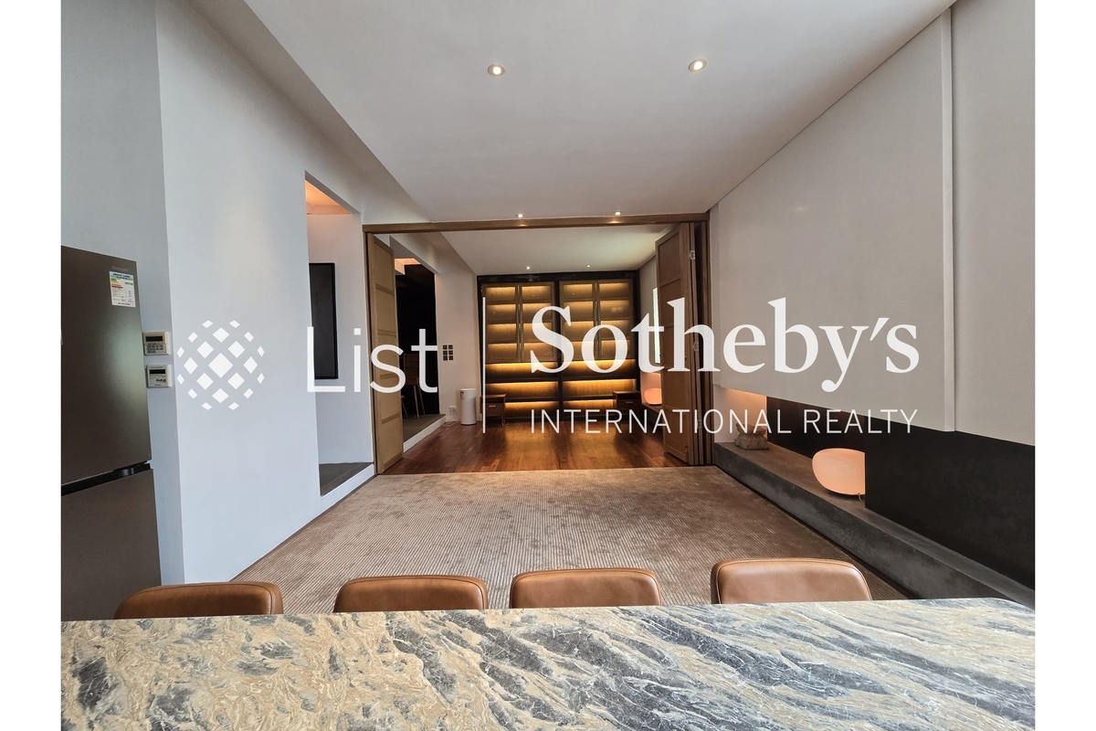 Bisney View 碧荔道47-49號 | Living and DIning room