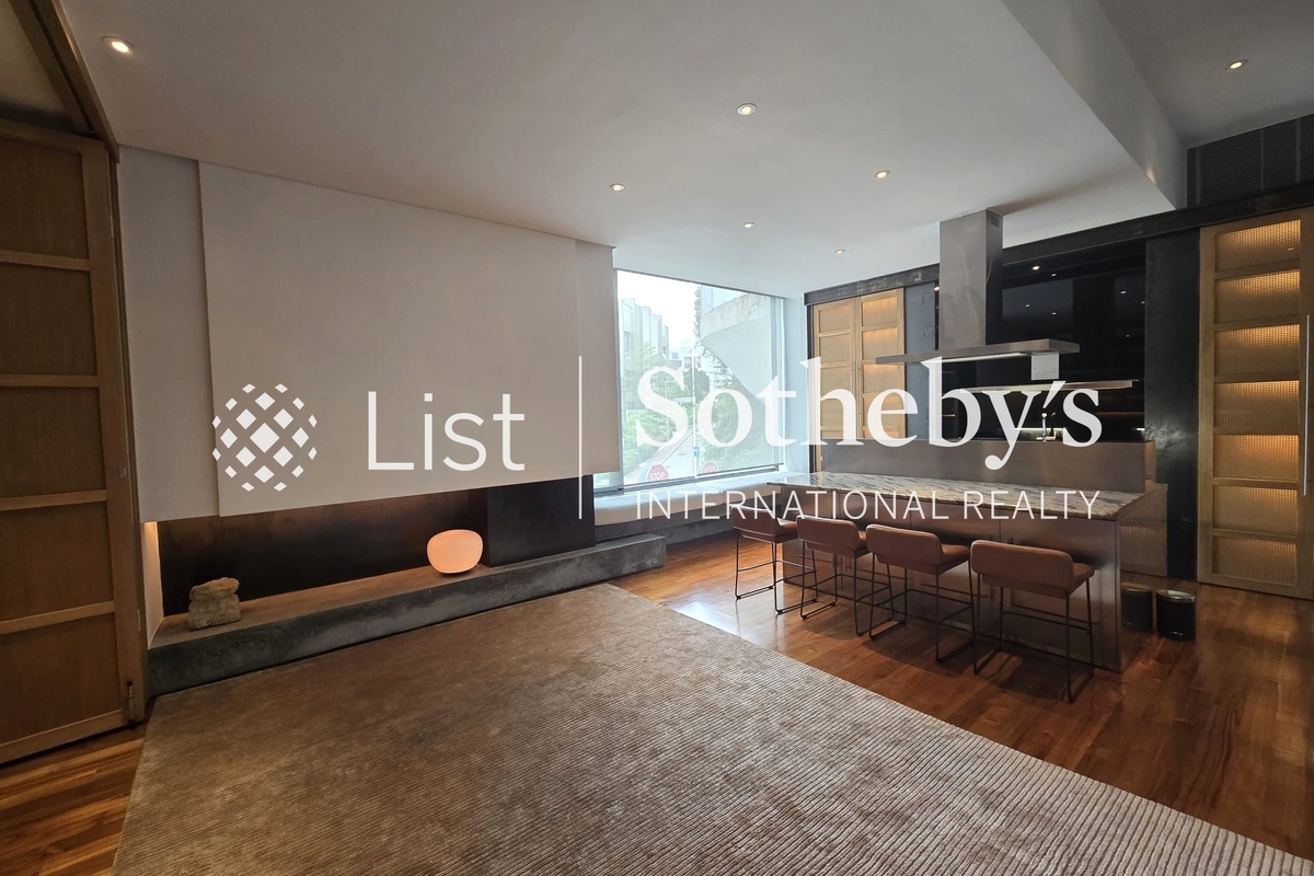 Bisney View 碧荔道47-49號 | Living and Dining room