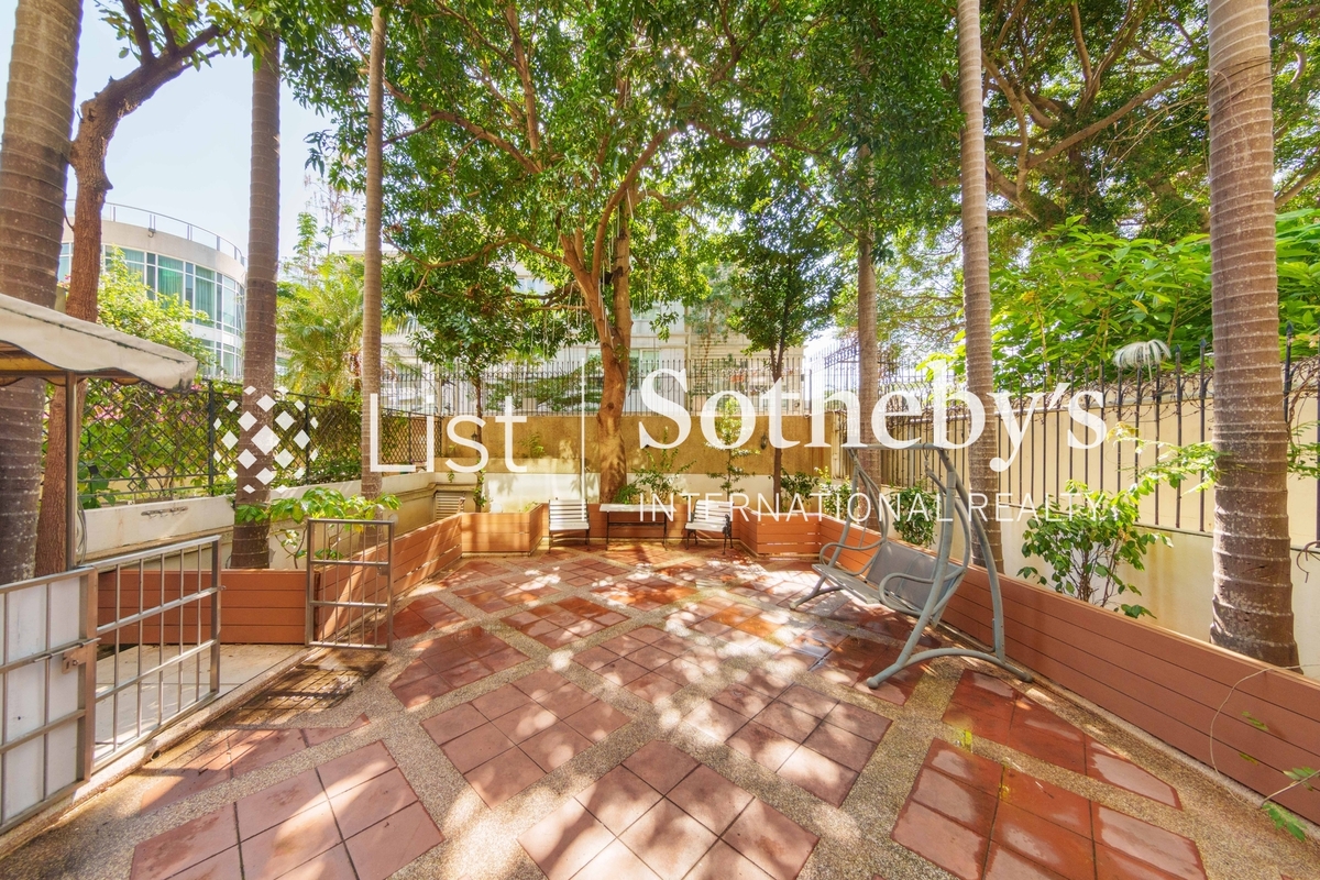 La Salle Place 丽珊园 | Private Garden off Living Room