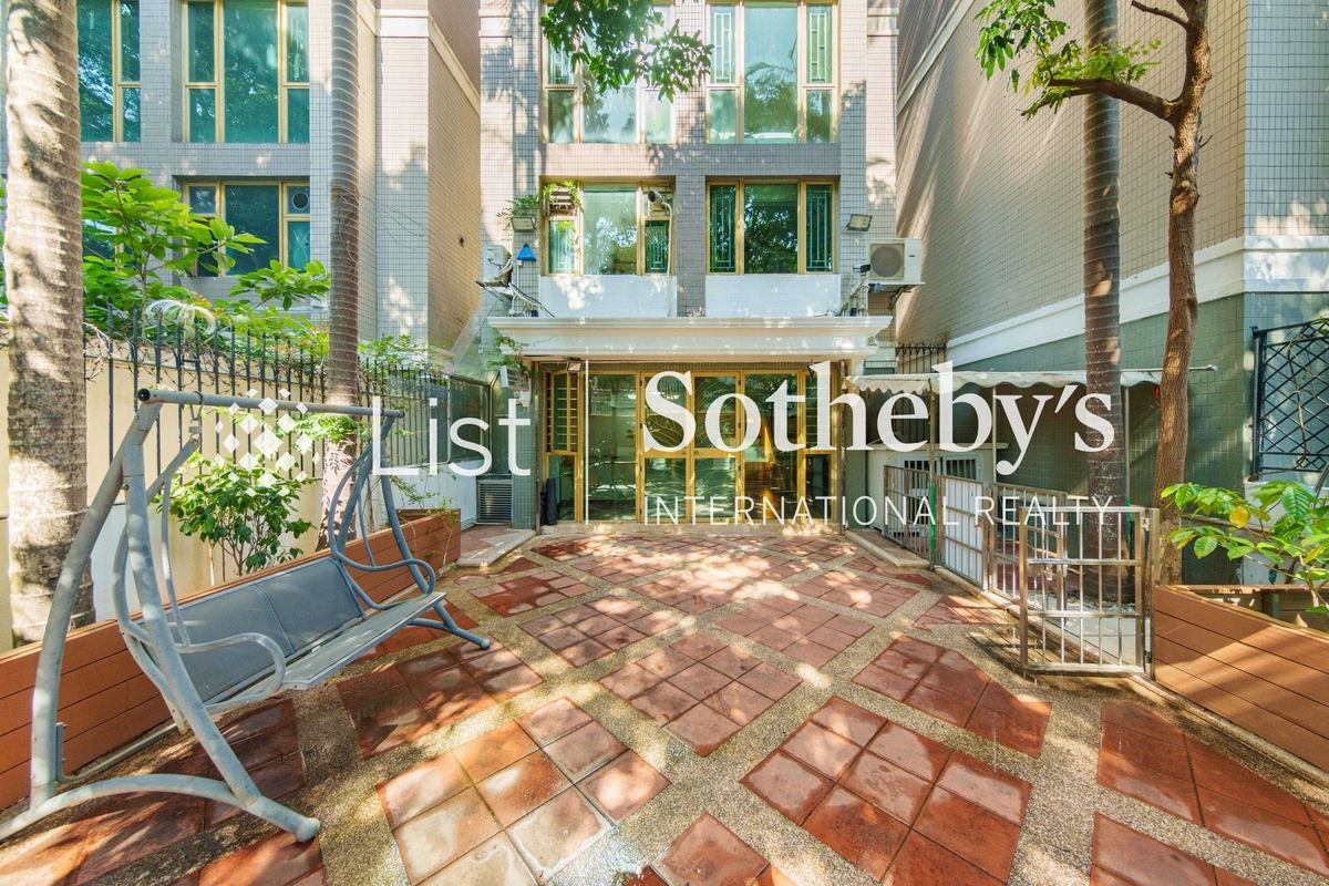 La Salle Place 丽珊园 | Private Garden off Living Room