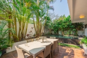Mok Tse Che 莫遮𪨶 | Private Garden off Living Room