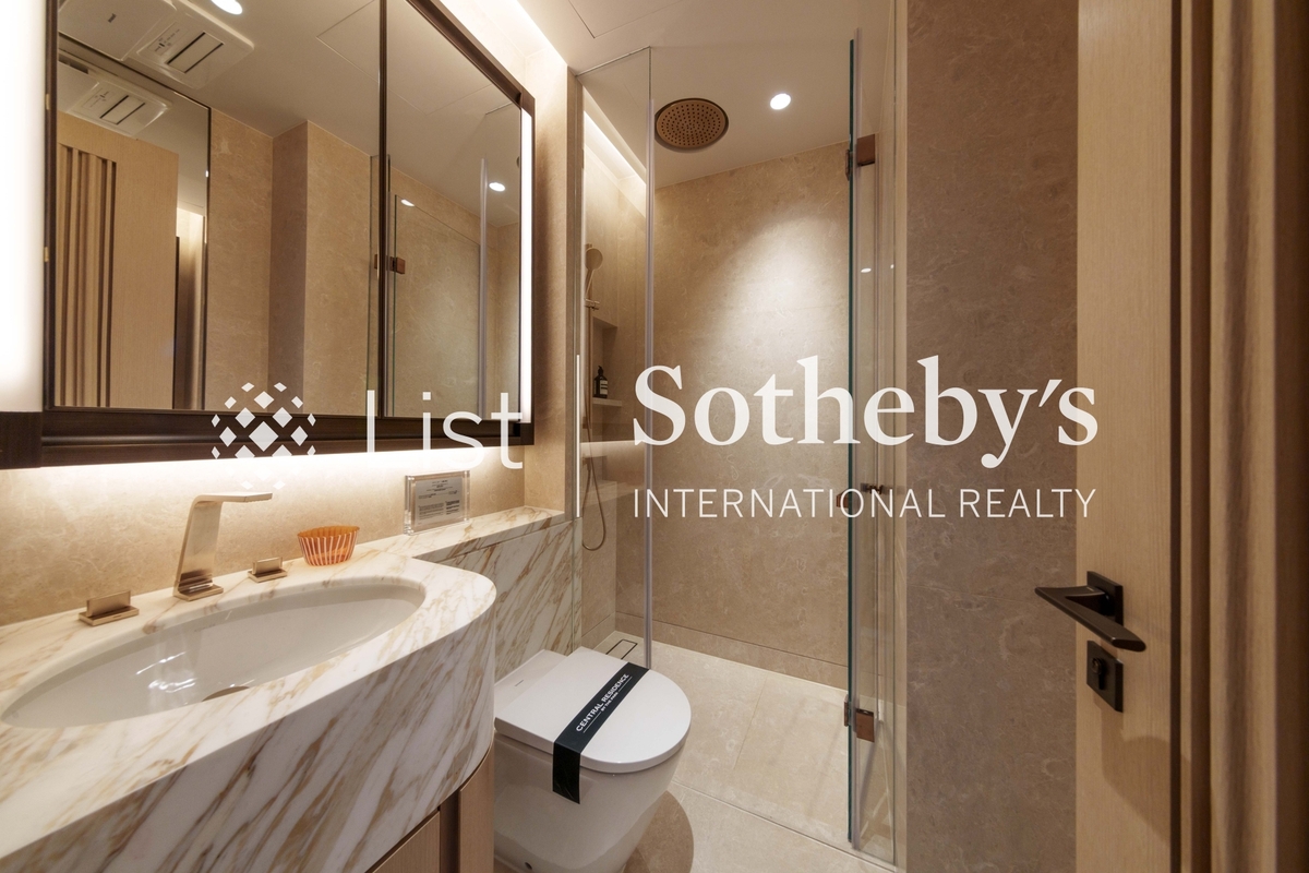 Central Residence by The Park 雅盈峰 | Second En-suite Bathroom