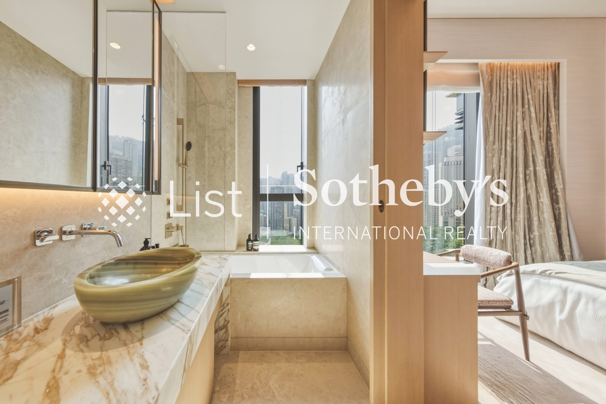 Central Residence by The Park 雅盈峰 | Third En-suite Bathroom