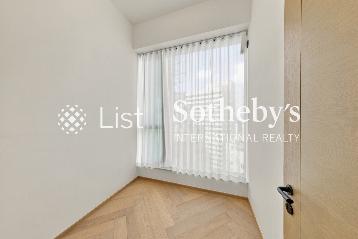 Central Residence by The Park 雅盈峰 | Third Bedroom