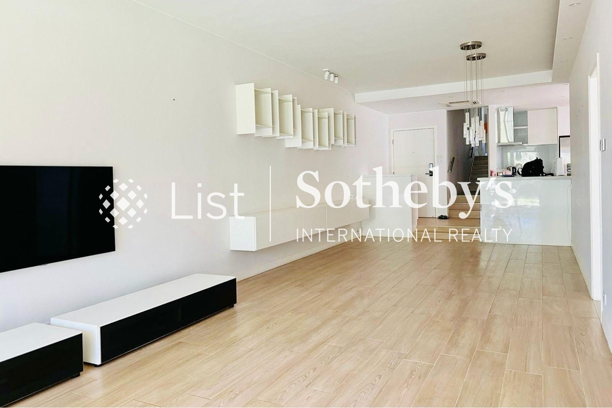 Discovery Bay Phase 1 - Beach Village Seabee Lane 愉景灣 1期 碧濤海蜂徑 | Living and Dining Room